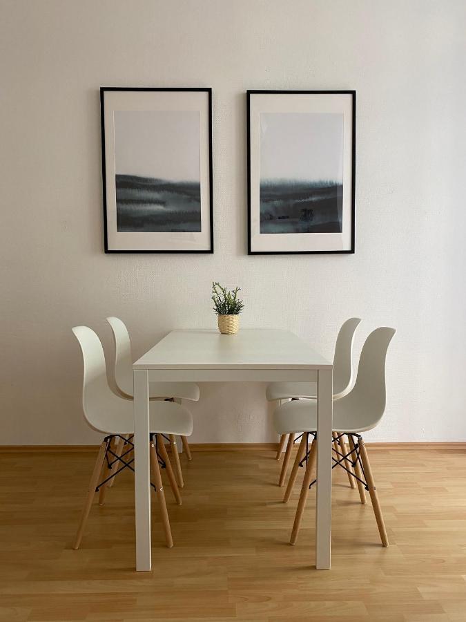 Grosse Altstadtwohnung Im Zentrum, Mit Balkon, Top Lage, 4 Schlafplaetzen * Magdeburg