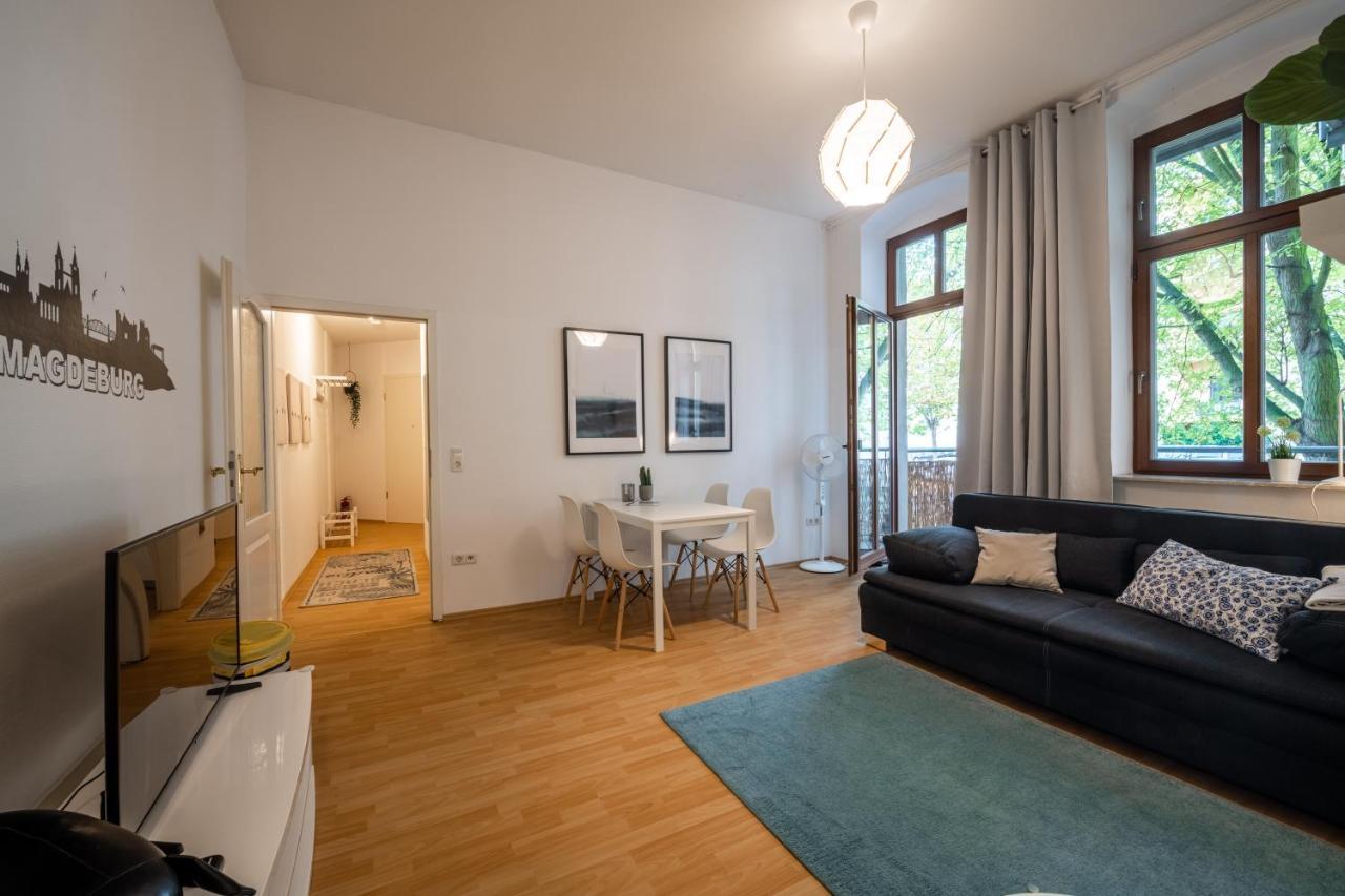 Grosse Altstadtwohnung Im Zentrum, Mit Balkon, Top Lage, 4 Schlafplaetzen *