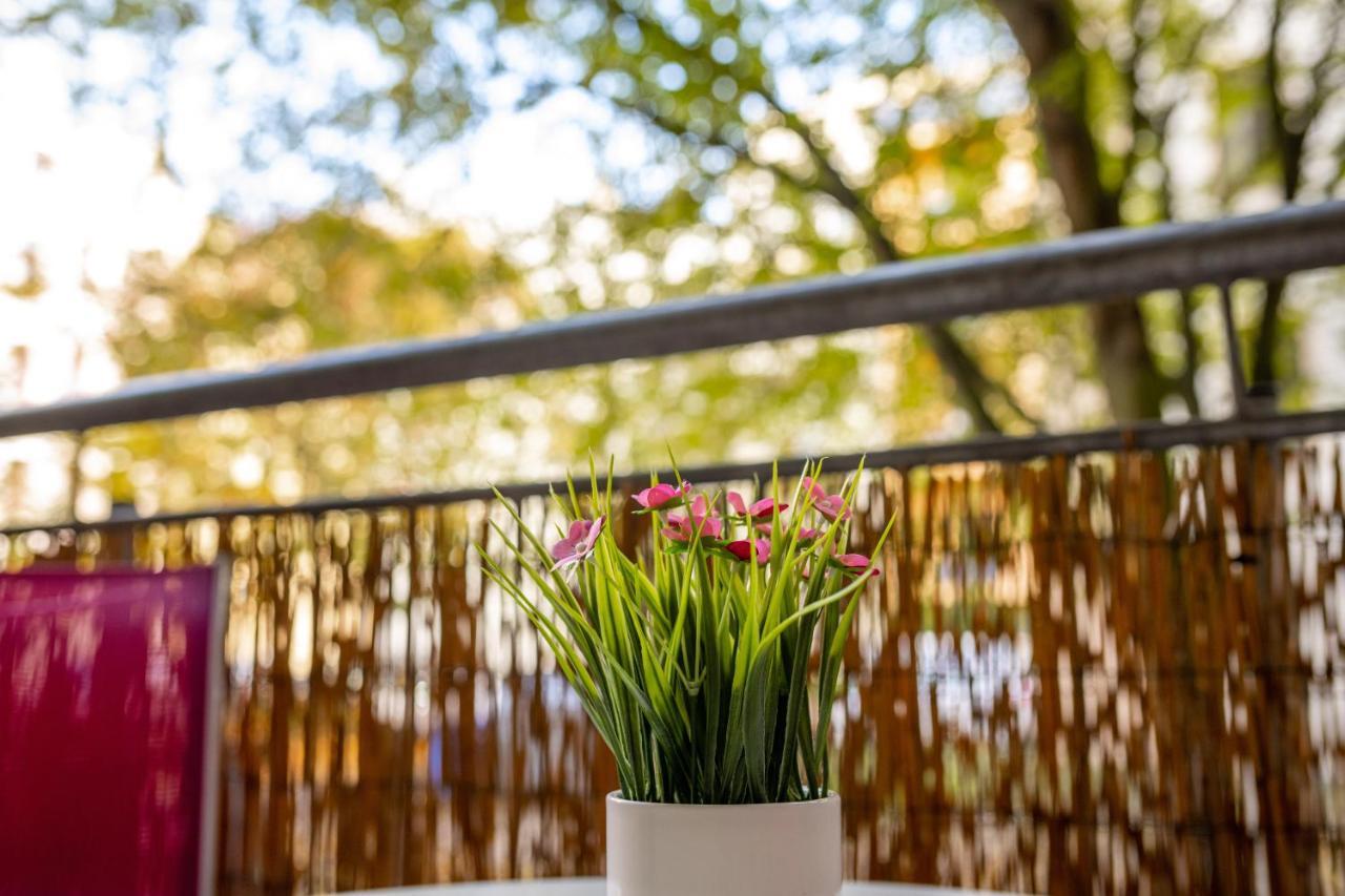 Grosse Altstadtwohnung Im Zentrum, Mit Balkon, Top Lage, 4 Schlafplaetzen Apartment
