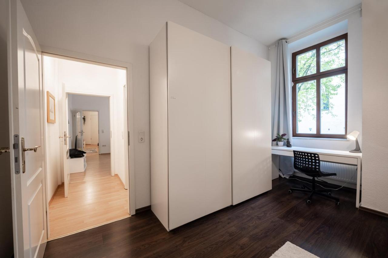 Grosse Altstadtwohnung Im Zentrum, Mit Balkon, Top Lage, 4 Schlafplaetzen Magdeburg